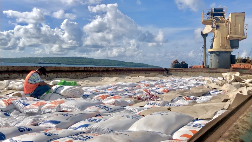 Lima ribu ton beras yang diimpor dari Vietnam tiba di NTT, Jumat, 13/1/2023 (Ruth-KatongNTT)