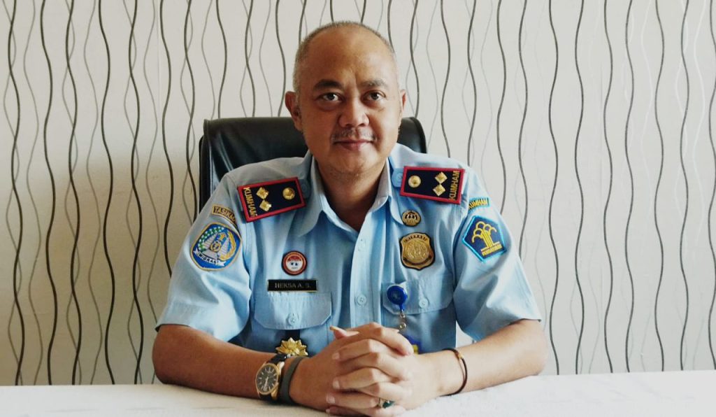 Kepala Rudenim Kupang, Provinsi NTT, Heksa Asik Soepriadi di ruang kerjanya (Putra Bali Mula - Katong NTT)
