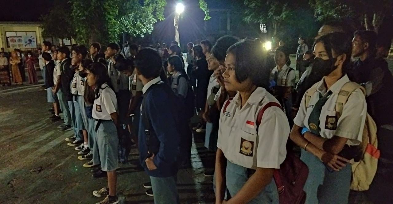 Cerita Siswa Masuk Sekolah Subuh, dari Jalan Kaki 8 Km Hingga Takut Jalanan Sepi