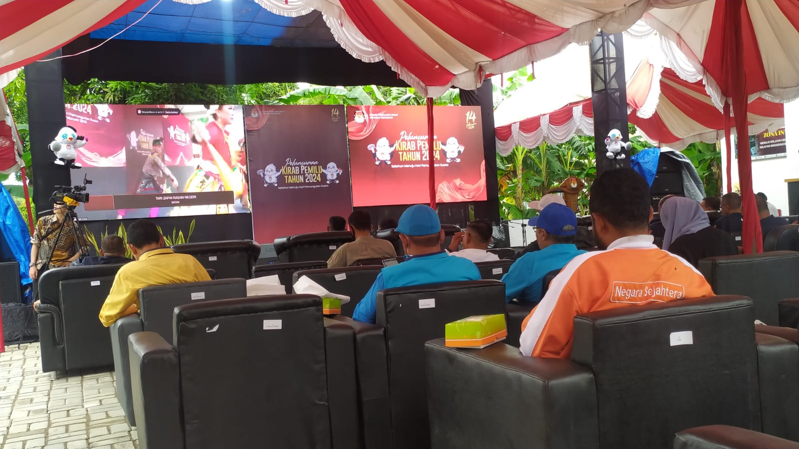 Suasana menjelang KPU NTT meluncurkan pawai Kirab Pemilu 2024 di Kota Kupang pada Selasa 14 Februari 2024 (Difan - KatongNTT)