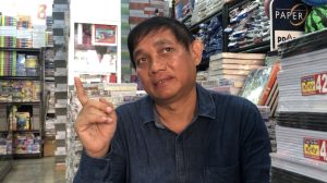 Nyoman Radjendra, pemilik Toko Buku Suci di Kupang, NTT (Ruth-KatongNTT)