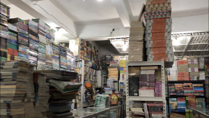 Tumpukan Buku di Toko Buku Suci (Ruth-KatongNTT)