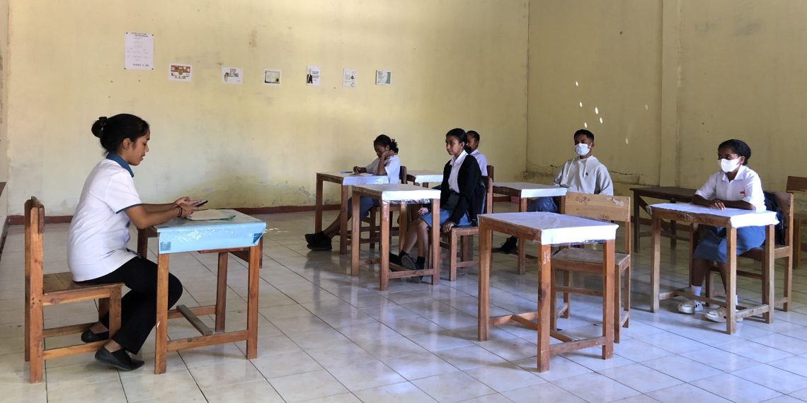 Kegiatan Belajar Mengajar di SMA Teladan, salah satu sekolah swasta di Kupang yang minim murid baru (Ruth-KatongNTT)