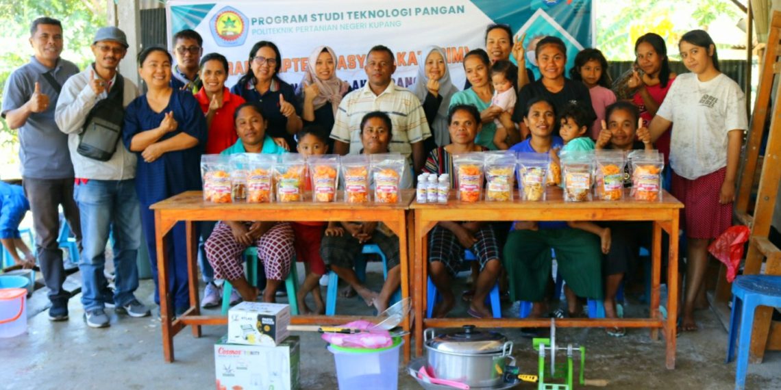 Politani Latih Kelompok Wanita Tani Naioni Olah Pangan Lokal
