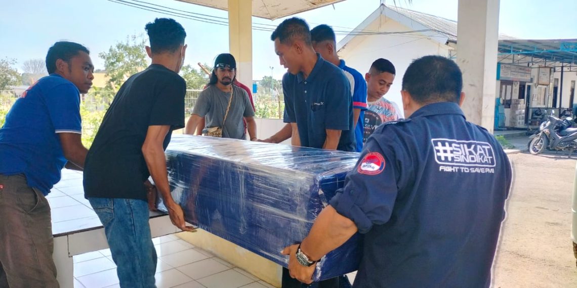 Jasad Hore Labo, PMI asal Sumba tiba di bandara kargo El Tari Kupang (Dok. BP3MI)