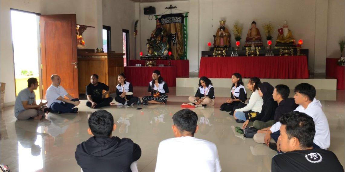 Sebanyak 28 peserta Tour Lintas Rumah Ibadah yang diadakan KOMPAK di Kota Kupang, Sabtu, 18 November 2023. (Ayunda-KatongNTT.com)