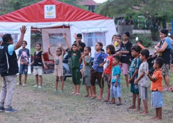 Erupsi Lewotobi, Anak Pengungsi Belajar di Tenda Hingga Pindah ke Sikka 