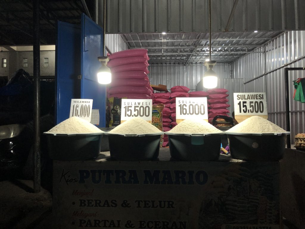Harga beras di pasar Penfui yang melonjak naik (Ruth Botha - KatongNTT)