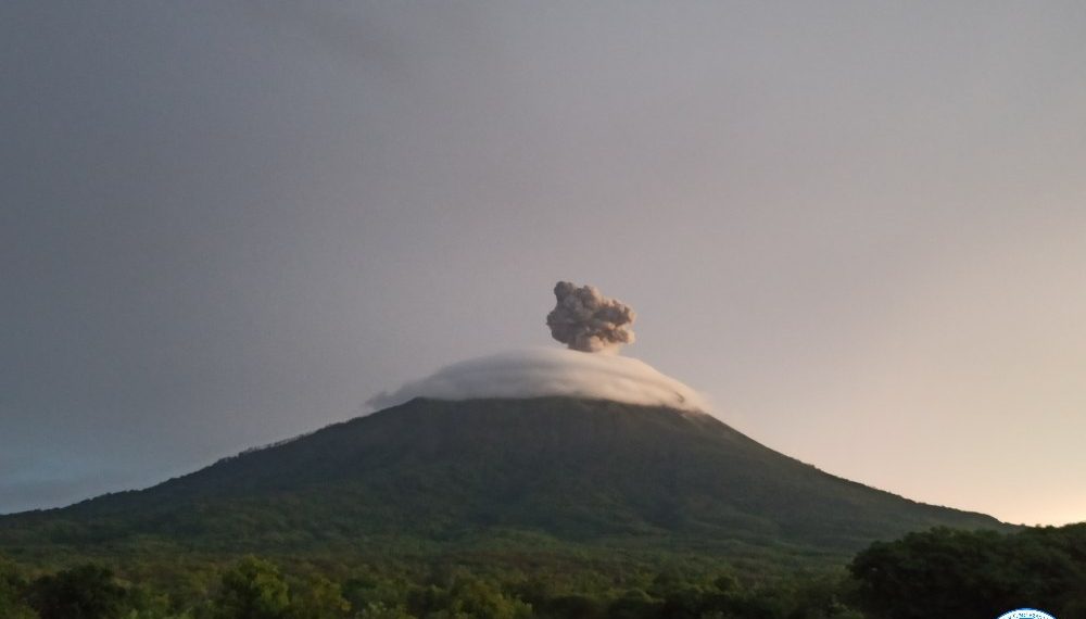 Aktivitas Bahaya Ile Lewotolok, 3 Desa Waspada Guguran Lava