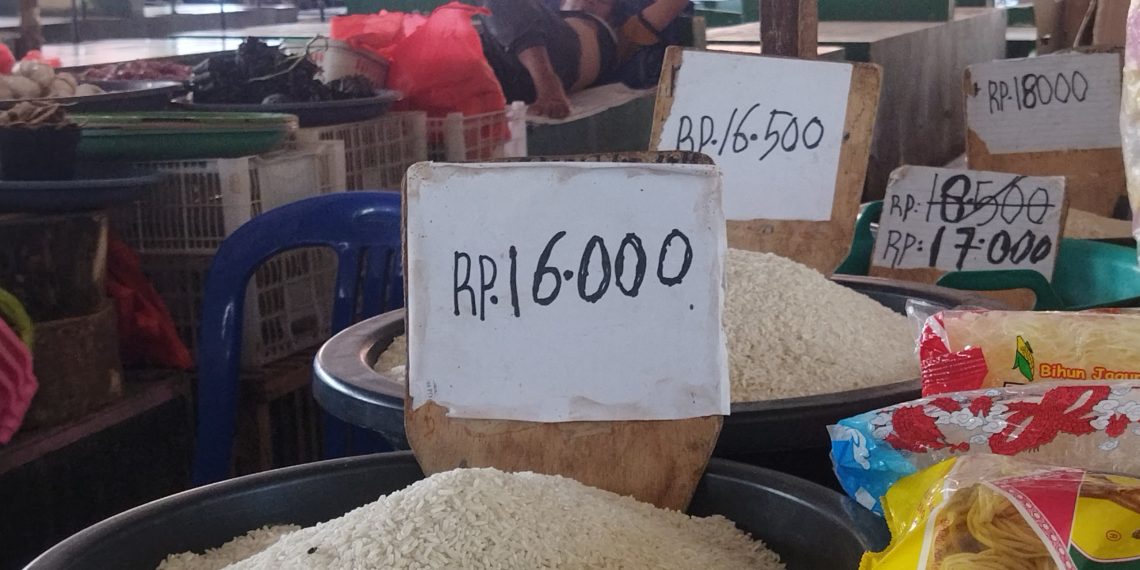 Bulog Pasok 5000 Ton, Beras di NTT Tetap Mahal