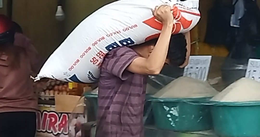 Bulog Pasok 5000 Ton, Beras di NTT Tetap Mahal