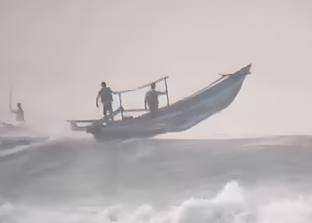 Siaga Cuaca Ekstrem, Polisi Turun Tangan Imbau Warga Tak Melaut