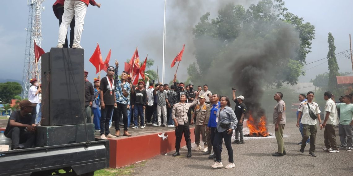 Ibu dan Bayi Tewas di RSUD Larantuka, Massa Demo Bupati Flotim