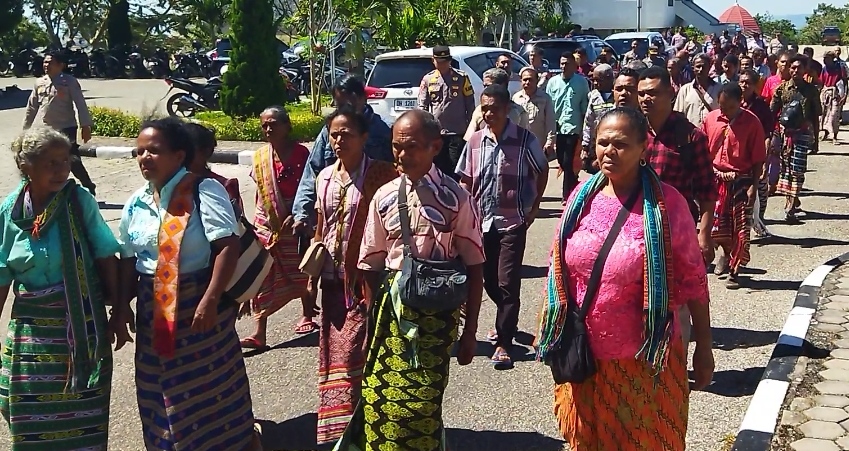 Warga TTS Tagih Negara Pindahkan Makam di Bendungan Temef