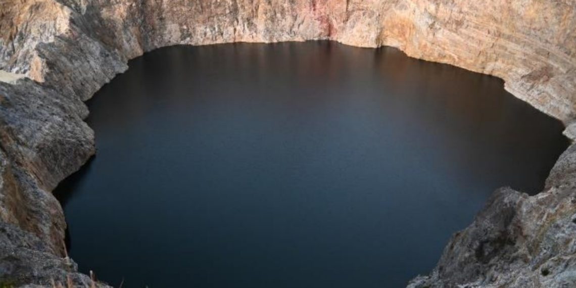 Waspada, Kawah Roh Orang Jahat di Danau Kelimutu Menghitam