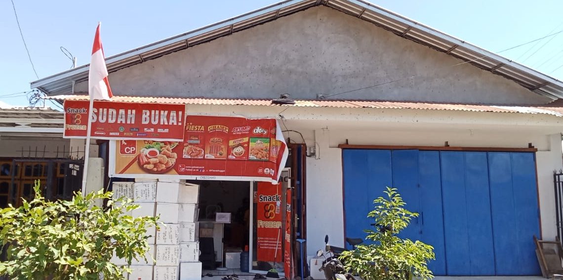 Toko makanan beku milik Luthfiana Windy di Maumere, Kabupaten Sikka, NTT (Winsensius/KatongNTT.com)
