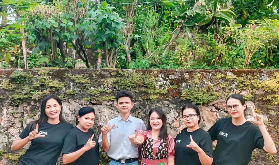 Anak muda NTT bahu membahu meretas batas gender akibat kuatnya budaya patriarki. (Dok. Hengky Nitbani)