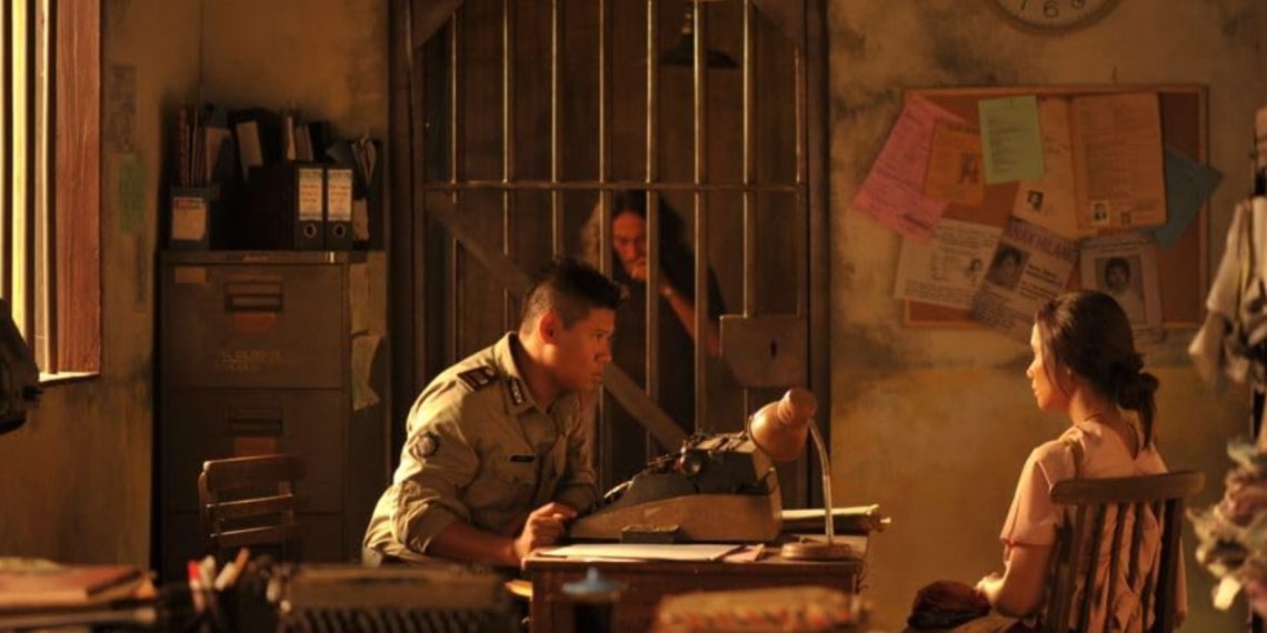 Satu adegan menyentuh hati terdalam dalam Film Marlina Si Pembunuh Empat Babak, ketika Marlina melaporkan dirinya telah membunuh pria yang telah memperkosanya dan aparat polisi tidak tergugah mendengar nya.