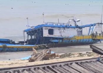 Ilustrasi kapal nelayan rusak diterpa badai. (Dok. KatongNTT.com)