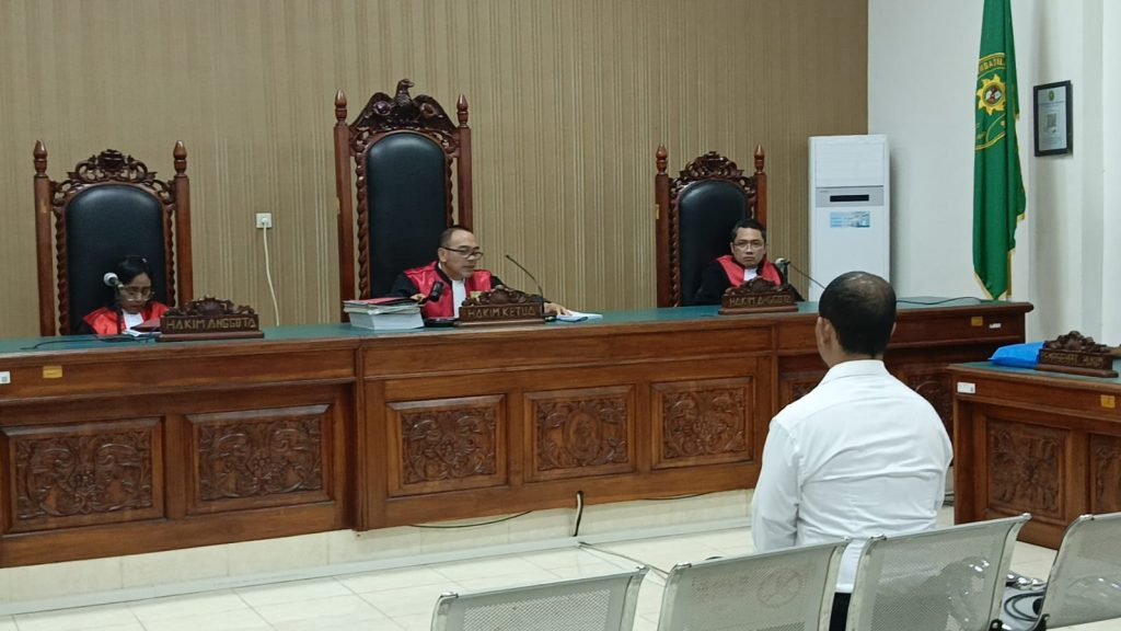 Majelis hakim PN Kupang menolak seluruh keberatan (eksepsi) terdakwa eks Kapolres Ngada, Fajar Widyadarma Lukman Sumaatmaja pada Senin, 21 Juli 2025. 