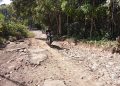 Jalan rusak parah di Desa Natarmage, Kecamatan Waiblama, Kabupaten Sikka, NTT (Yohanes Fandi/KatongNTT)