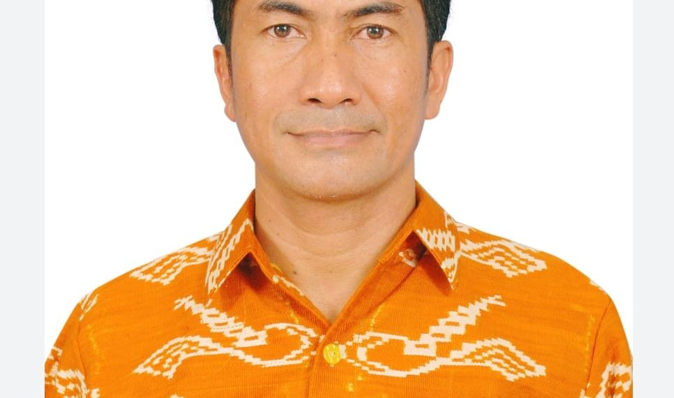 Erasmus Frans Mandato dijerat pasal 28 ayat 3 UU ITE tentang berita bohong atas kritikannya yang diposting di akun FB miliknya tentang penutupan akses jalan desa menuju pantai Bo'a di Rote Barat oleh PT Bo'a Development yang menidirikan hotel Nihi Rote. Pemda Rote tidak mempersoalkan penutupa jalan yang dibangun menggunakan APBD. (Goodkind.id)