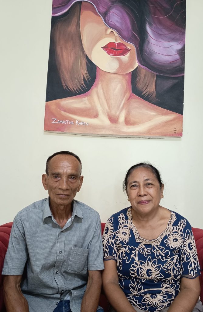 Djibrael Wadu dan Mariance Lolo bangga memiliki anak LGBTQ+, Karen yang kini hidup mandiri dan memiliki usaha salon kecantikan terkenal di Kota Kupang. (Dok. KatongNTT)