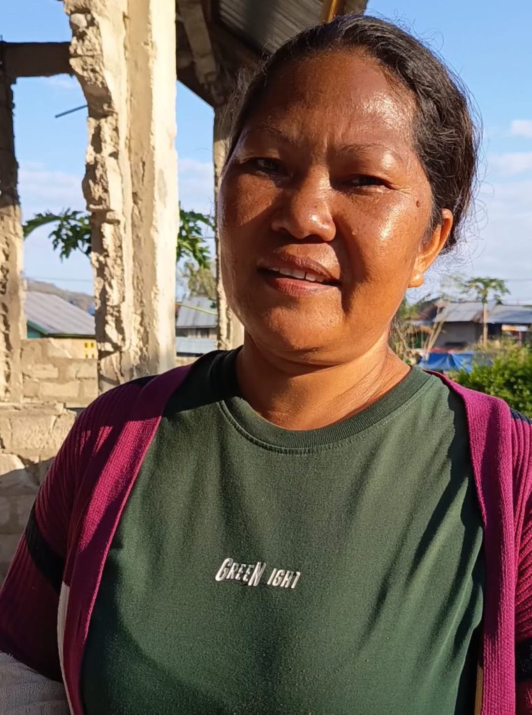 Dominika Narin, warga Desa Satar Padut, Kecamatan Lamba Leda Utara, Kabupaten Manggarai Timur kehilangan rumah dan sumber mata pencariannya, mesin jahit dan mesin obras akibat Gempa berkekuatan M7,7 menerjang Pulau Flores. (Dok.KatongNTT)