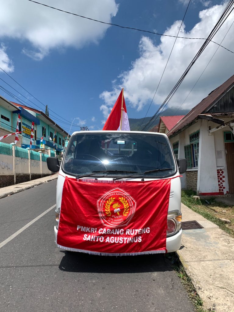 Kader-kader PMKRI Ruteng di Pulau Flores, NTT bersiap untuk mengirimkan bantuan ke desa terpencil Cibal Barat dan desa lainnya, (Dok.PMKRI Ruteng)